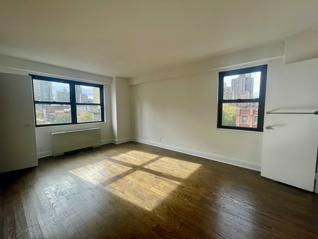 East 89th St - Photo 5