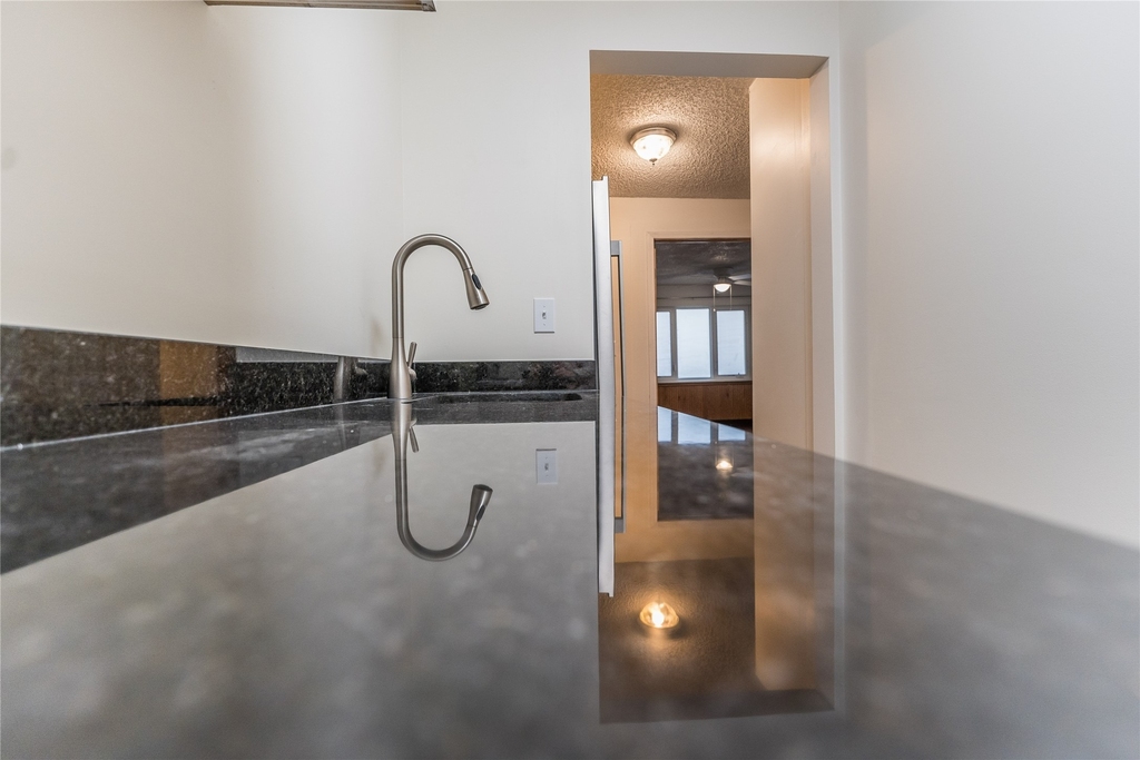 9578 Vestal Parkway West - Photo 4