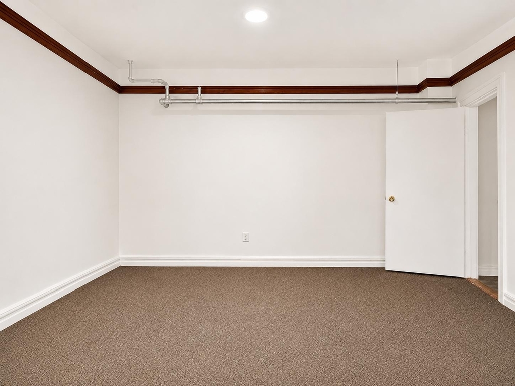 2511 Cruger Avenue - Photo 13