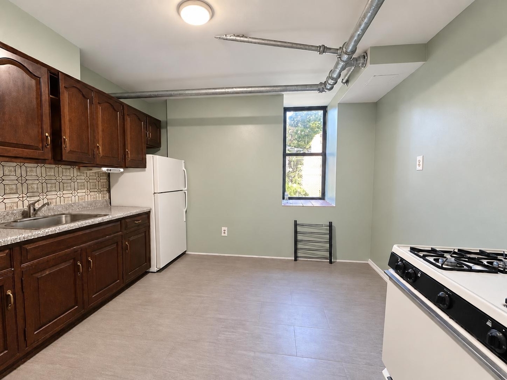 2511 Cruger Avenue - Photo 4