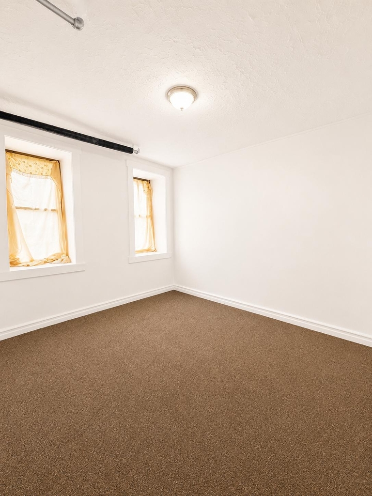 2511 Cruger Avenue - Photo 7