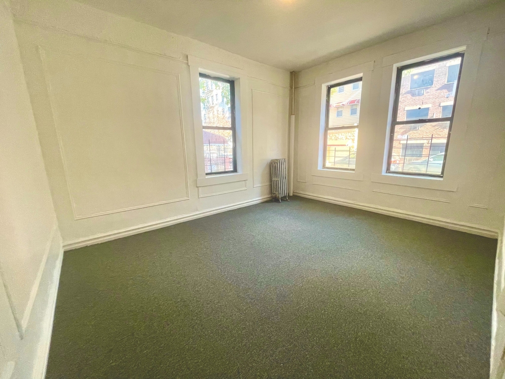 2511 Cruger Avenue - Photo 1
