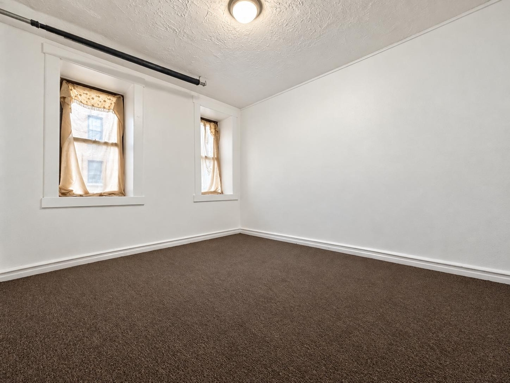 2511 Cruger Avenue - Photo 1