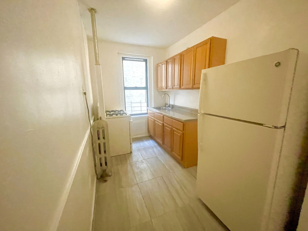 2511 Cruger Avenue - Photo 3