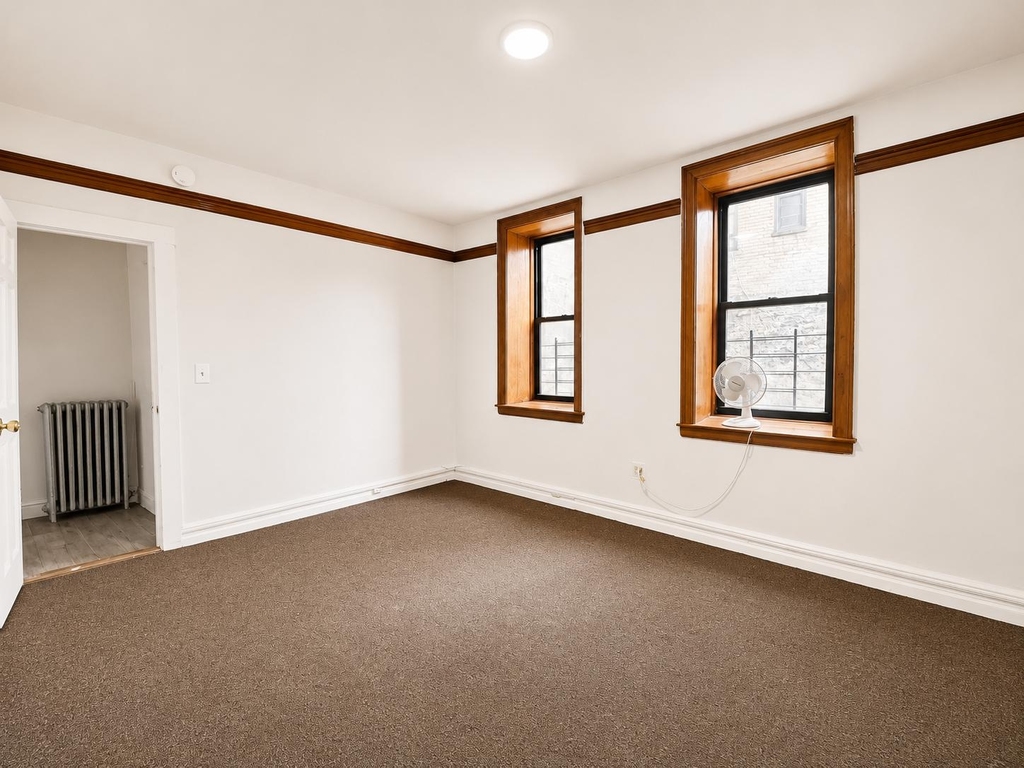 2511 Cruger Avenue - Photo 9