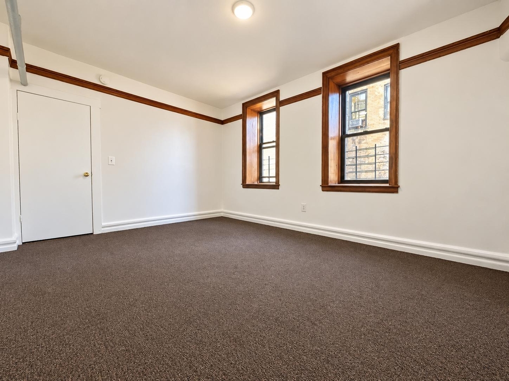 2511 Cruger Avenue - Photo 9