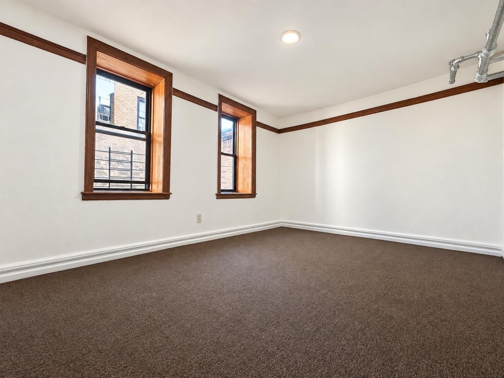 2511 Cruger Avenue - Photo 8