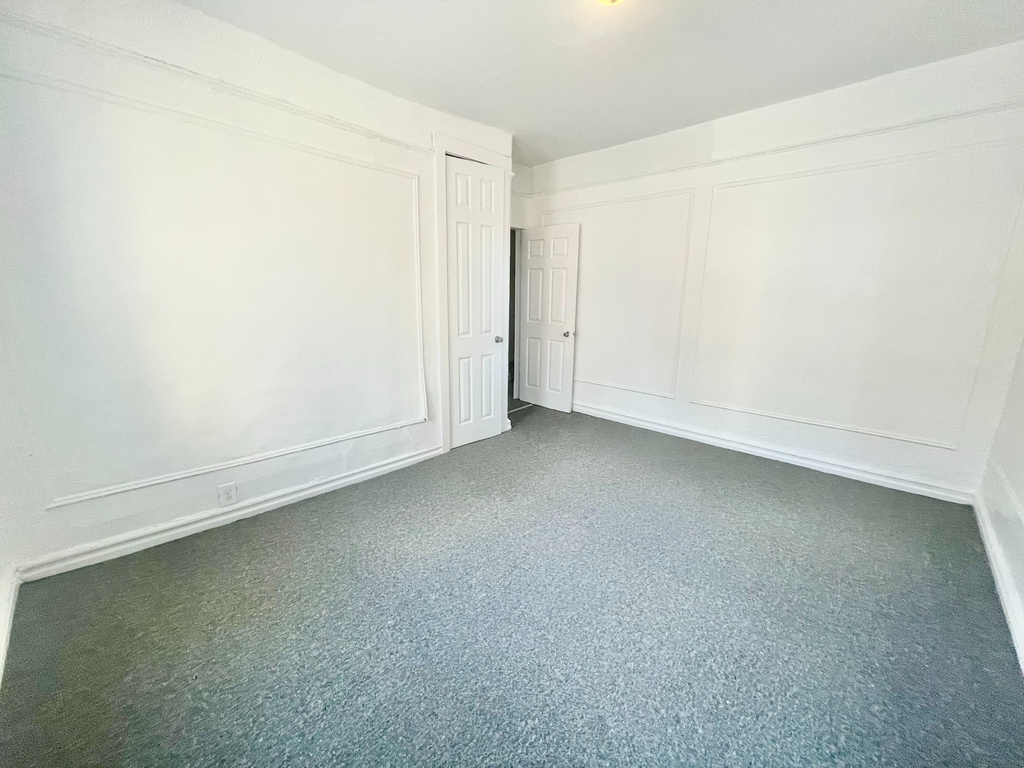 2511 Cruger Avenue - Photo 6