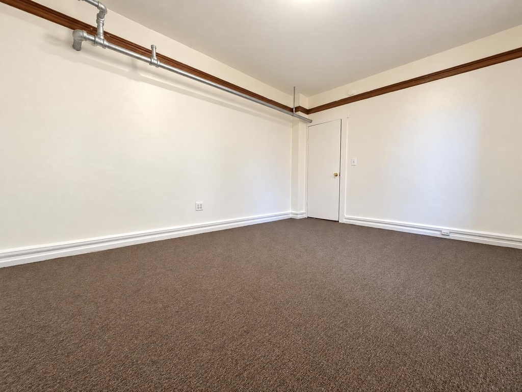 2511 Cruger Avenue - Photo 10