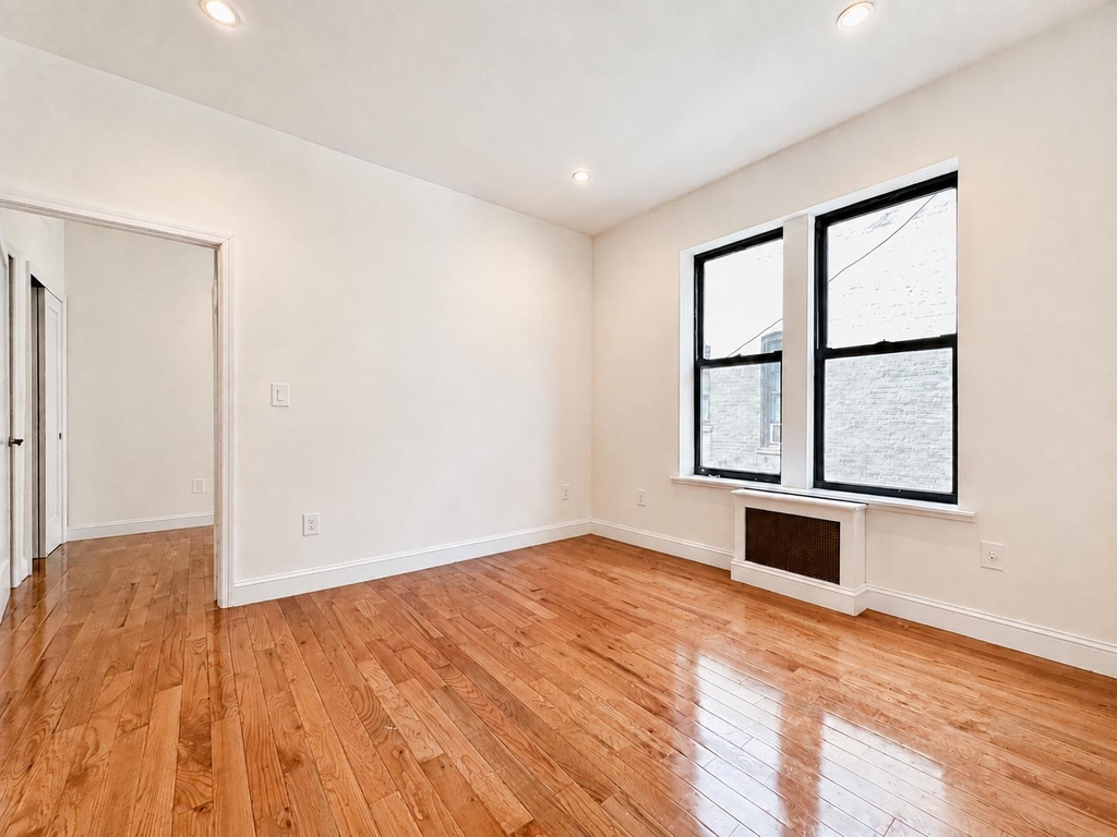 121 Sherman Avenue - Photo 4