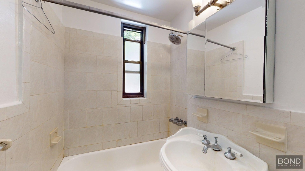 East 24th Street - Photo 5