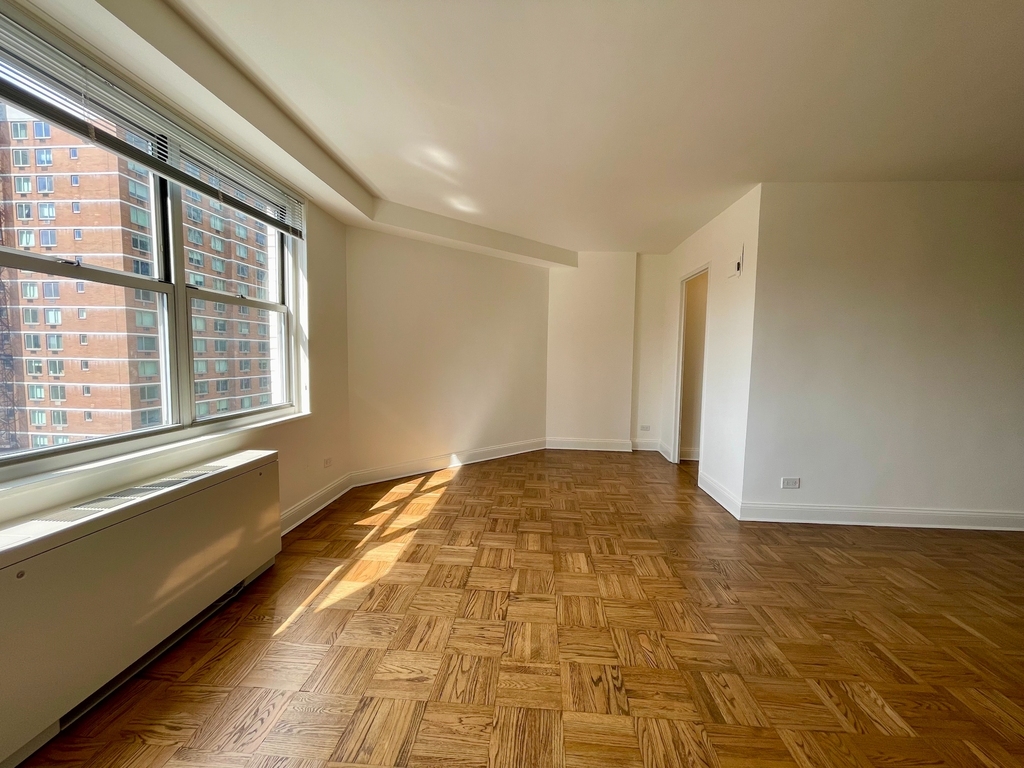 West 53rd and 8th Avenue - Photo 2