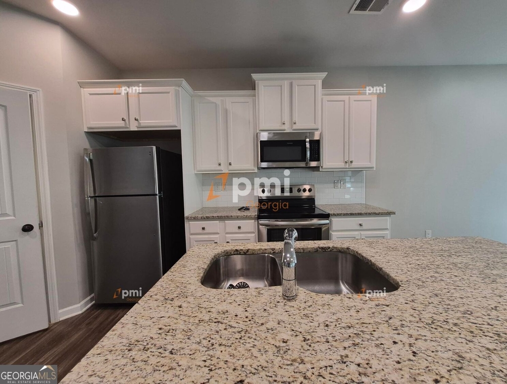 5051 Pioneer Parkway - Photo 2