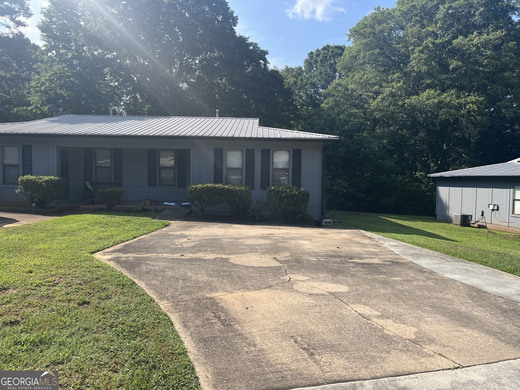 140 Pine Terrace - Photo 0