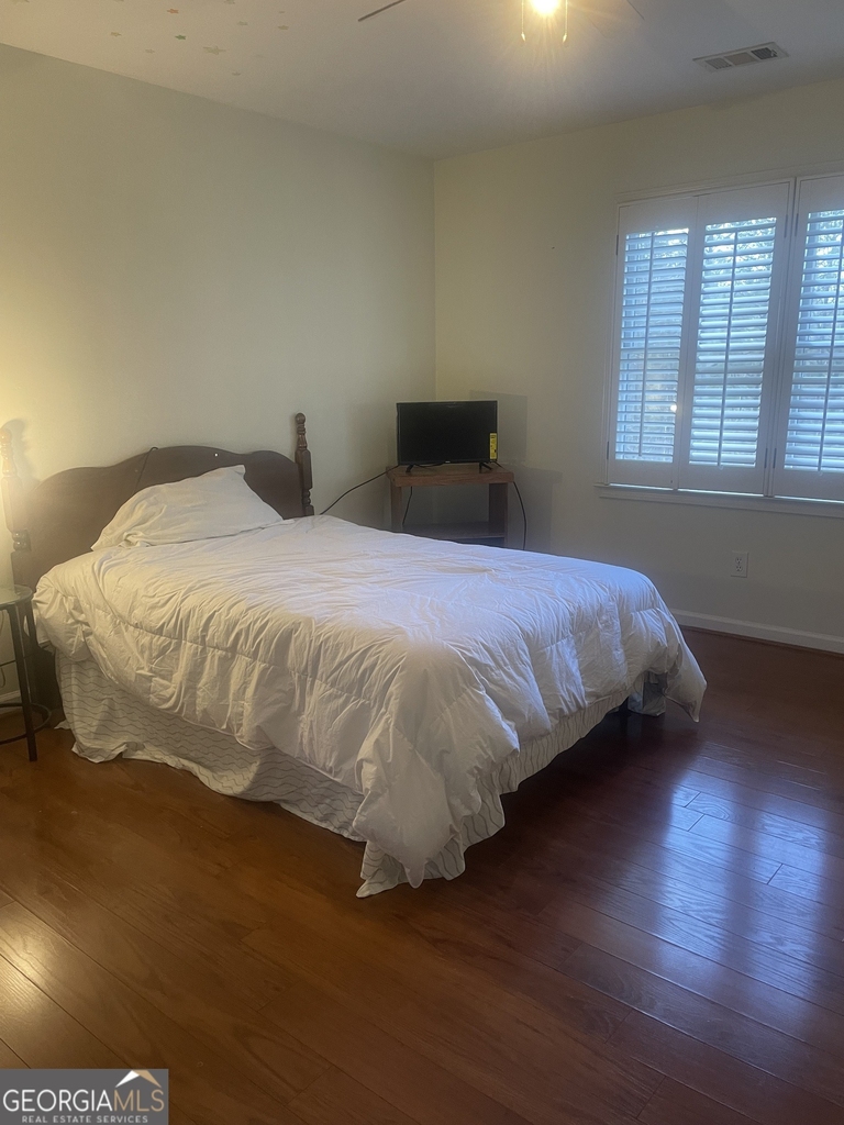 570 Village Green Court Sw - Photo 0