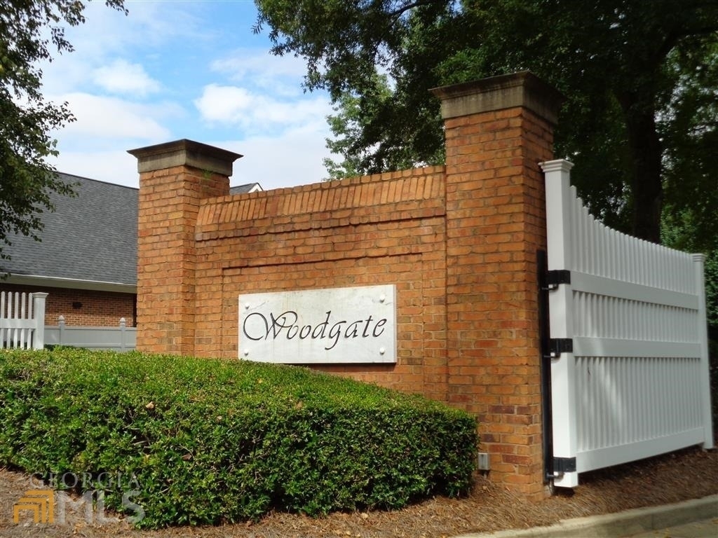 155 Woodstream Way - Photo 2