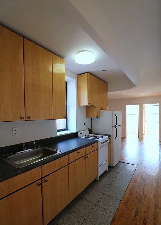 West 51st Street - Photo 8