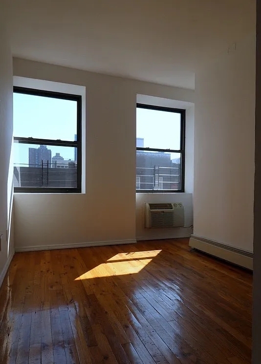 West 51st Street - Photo 1
