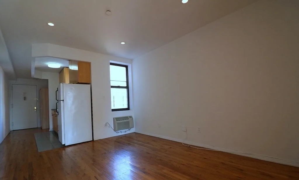 West 51st Street - Photo 6