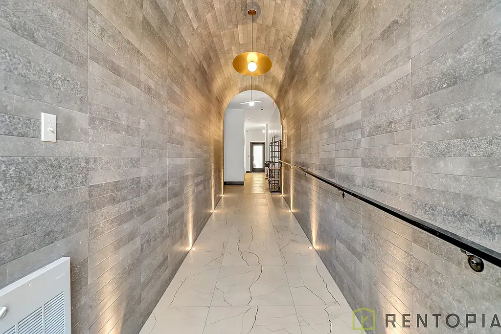61 Montrose Avenue #5A - Photo 5