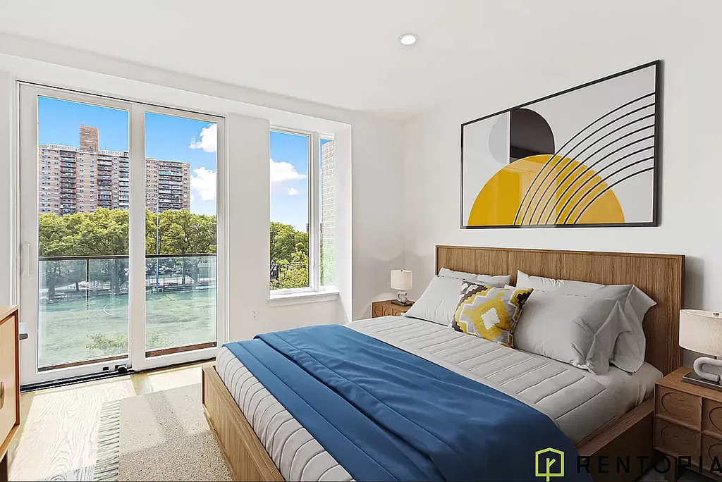 61 Montrose Avenue #5A - Photo 1