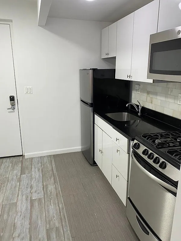 West 48th Street - Photo 4