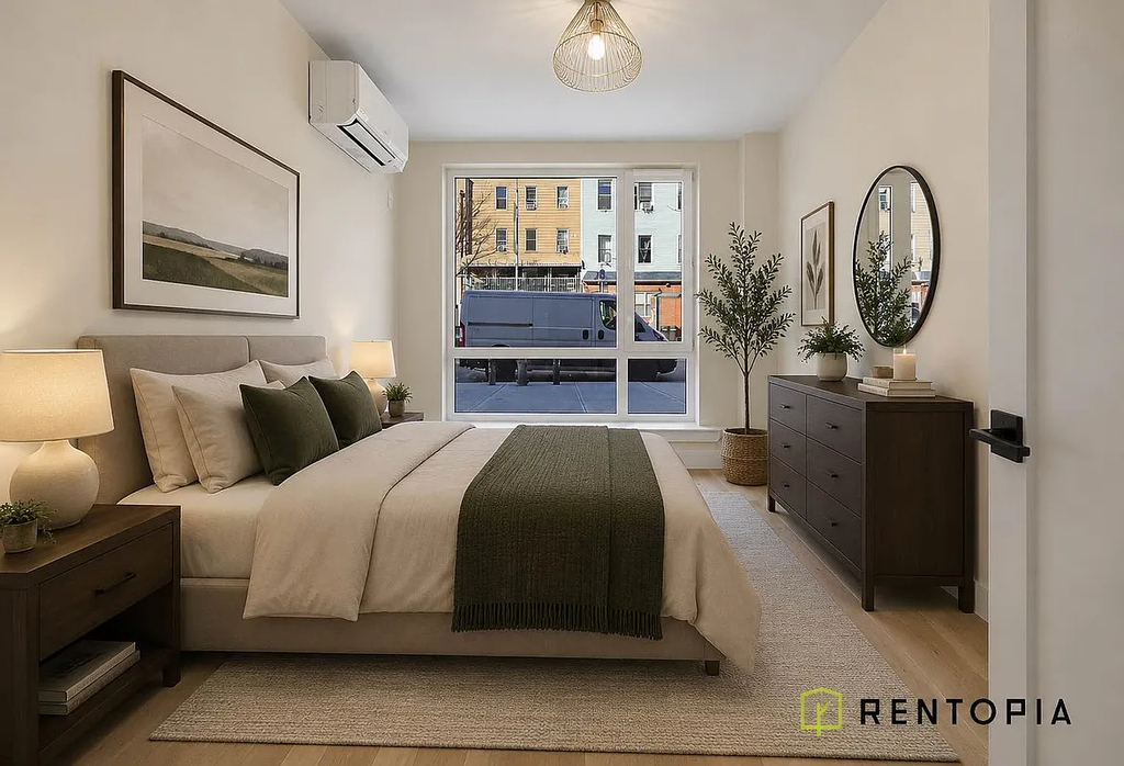 302 Graham Avenue 1A - Photo 1