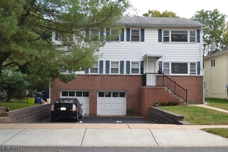 511 Downer St - Photo 0