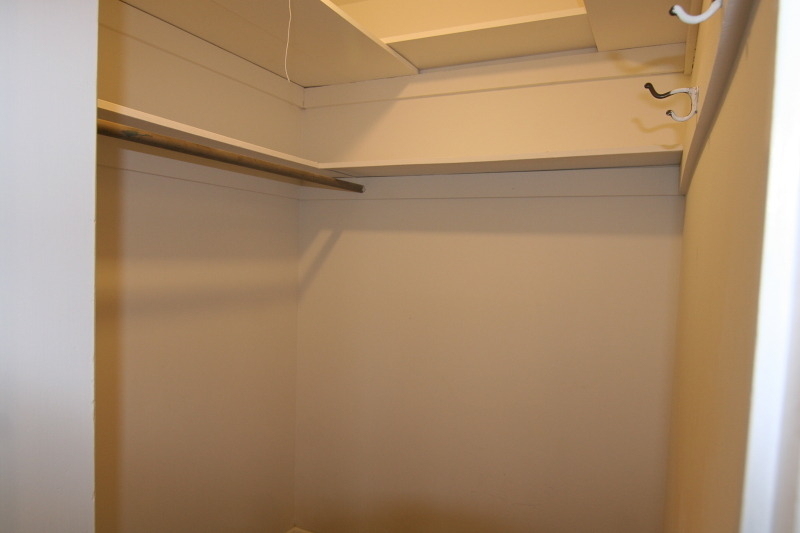 1419 Stuyvesant Ave - Photo 2