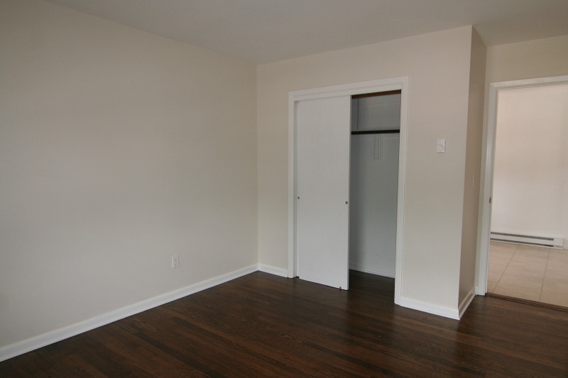 1419 Stuyvesant Ave - Photo 1
