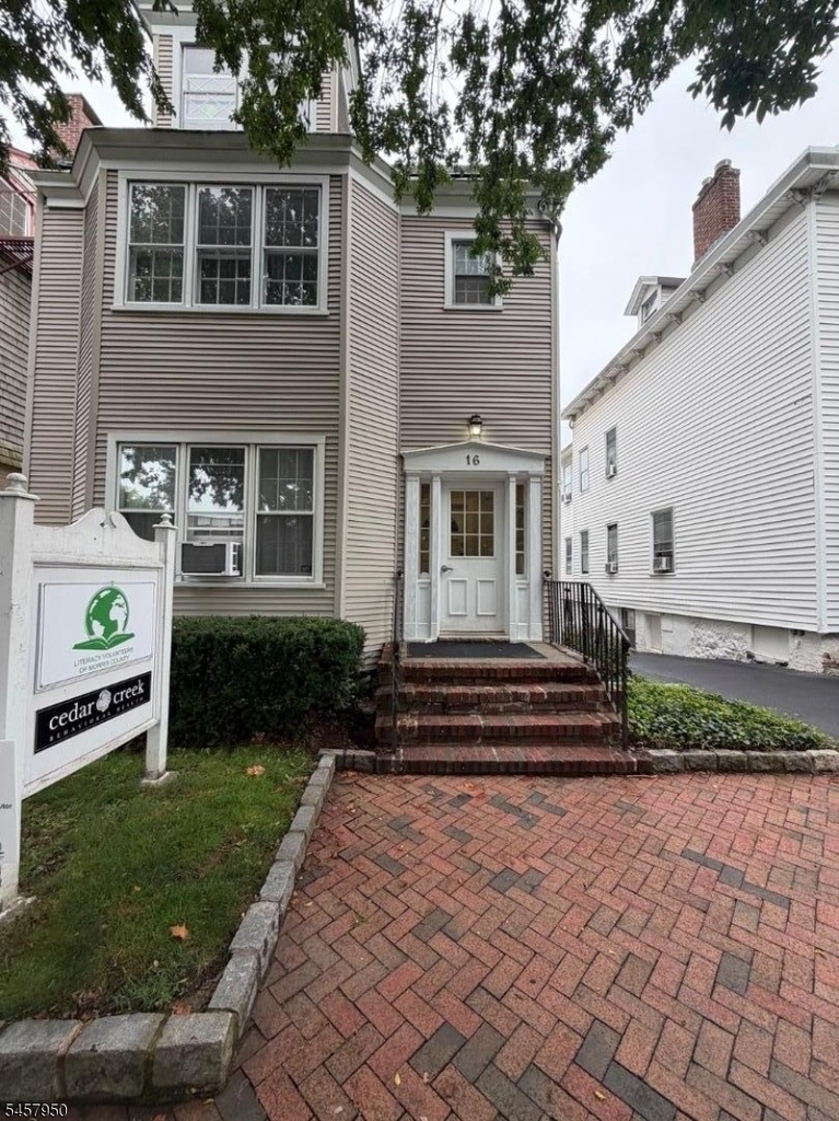 16 Elm St - Photo 0