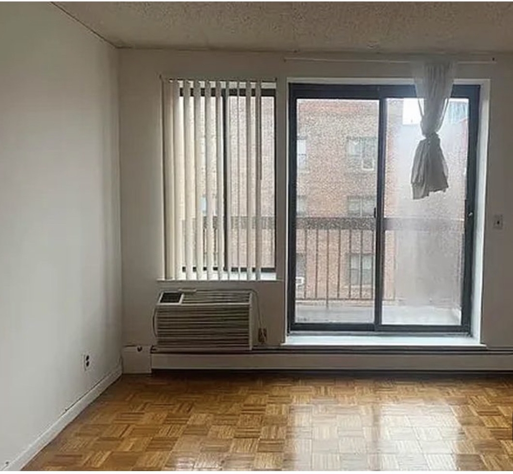 66-23 Austin Street,RegoPark,NY 11374 - Photo 3