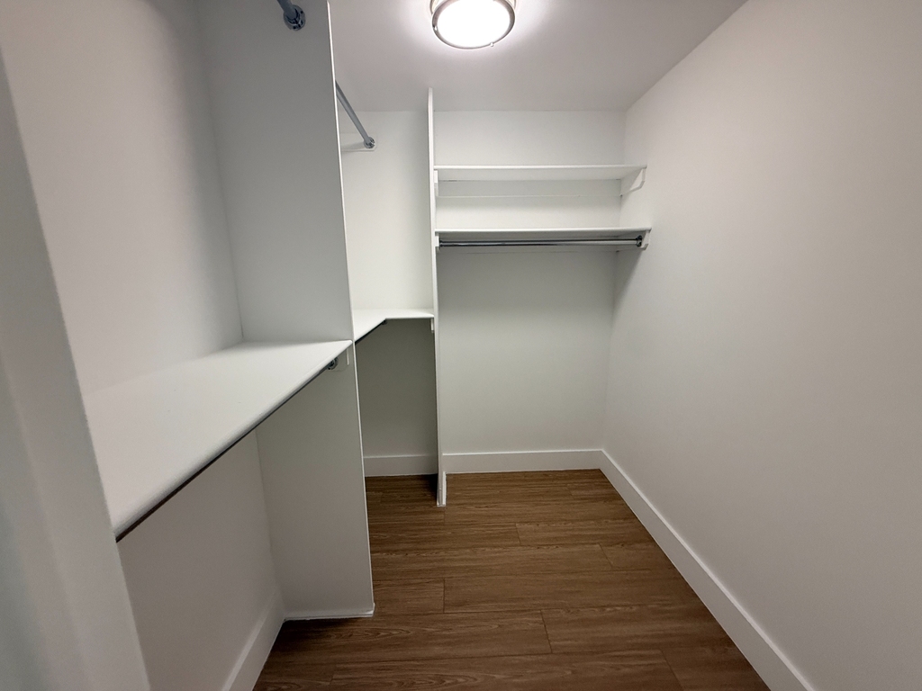 4705 Center Boulevard - Photo 4