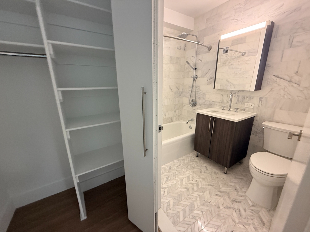 4705 Center Boulevard - Photo 5
