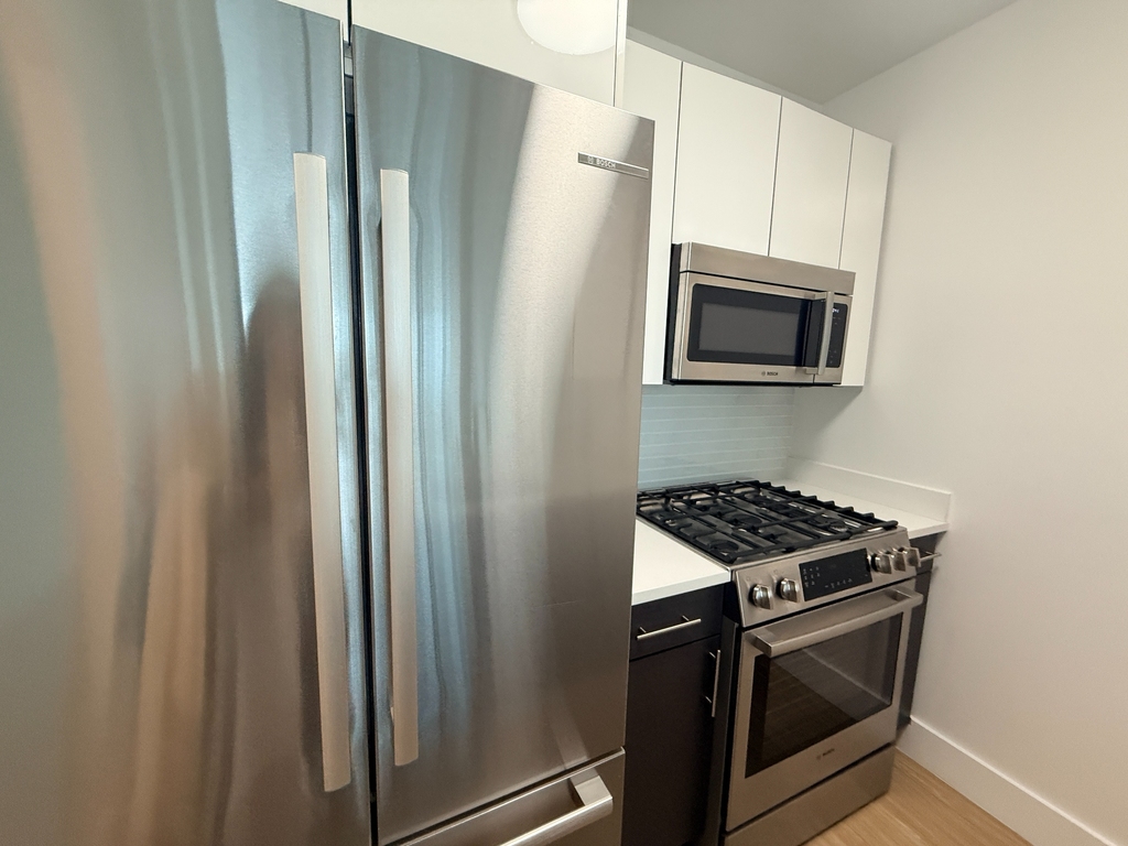 4705 Center Boulevard - Photo 9