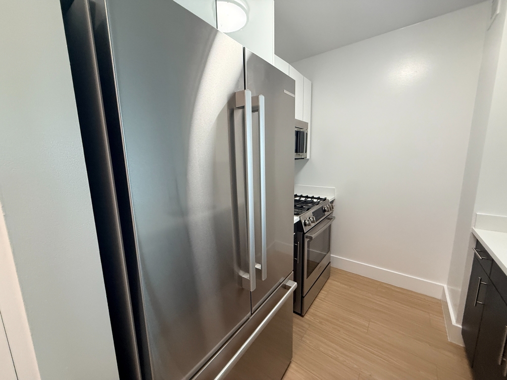 4705 Center Boulevard - Photo 7