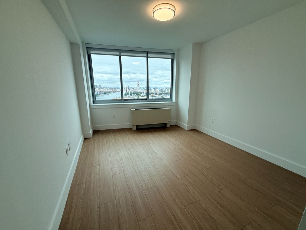 4705 Center Boulevard - Photo 1