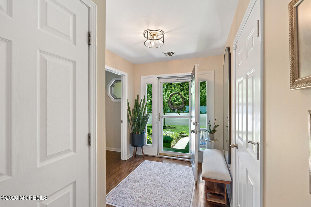 28 Hickory Lane - Photo 1