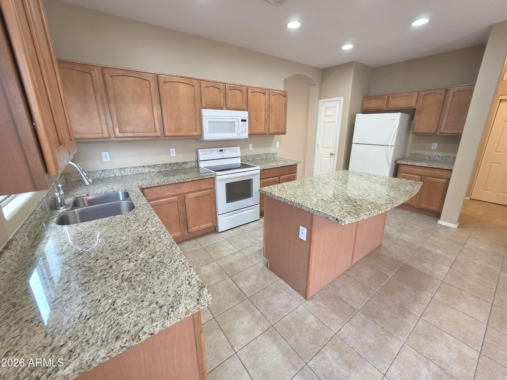 44026 W Granite Drive - Photo 5