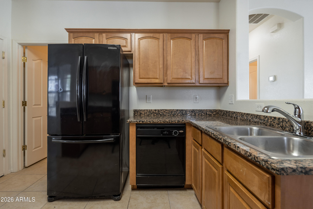 36496 W Pampoloma Avenue - Photo 11