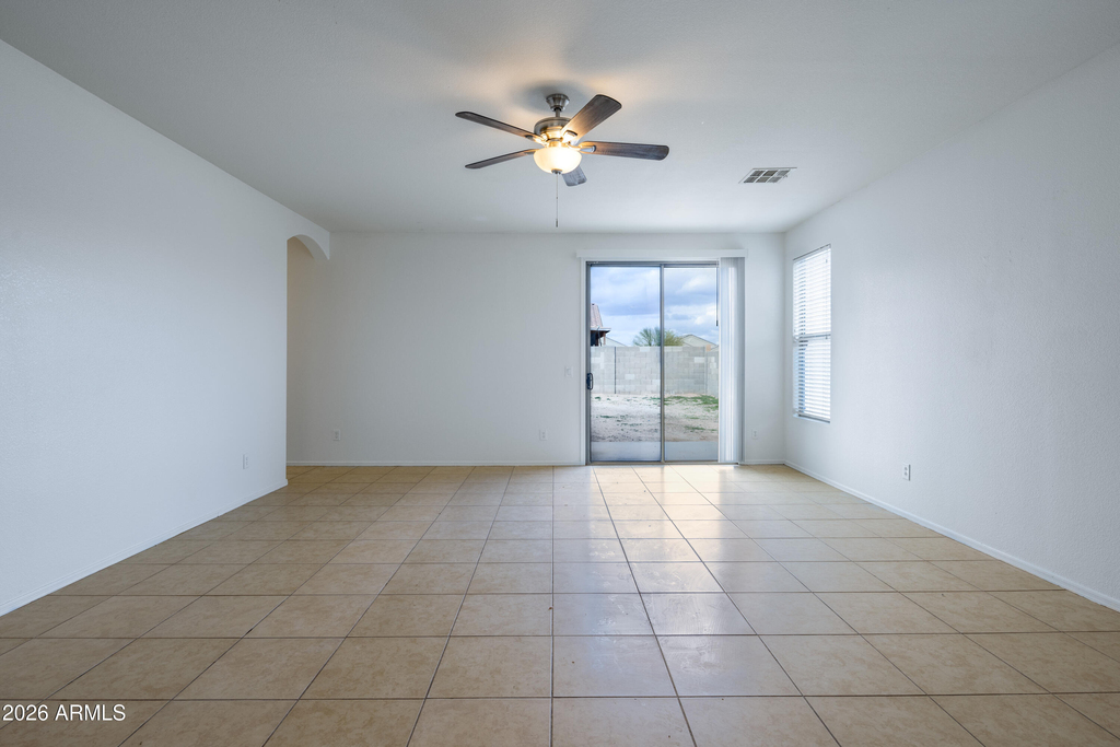 36496 W Pampoloma Avenue - Photo 4
