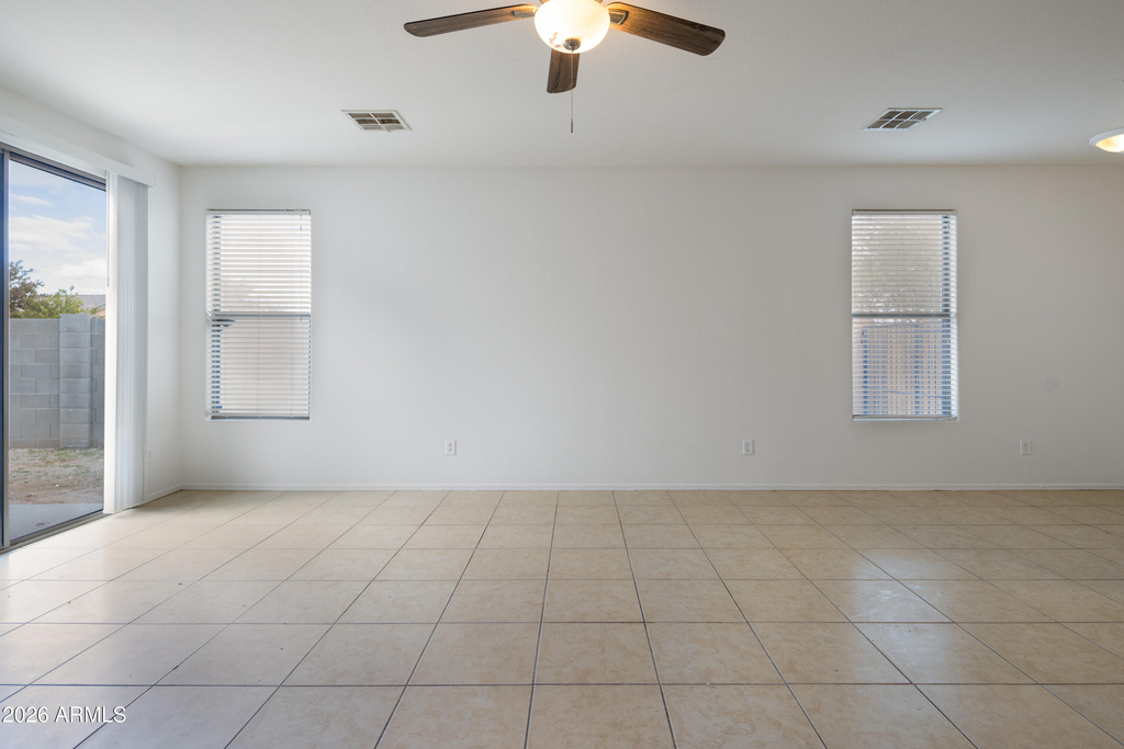 36496 W Pampoloma Avenue - Photo 9