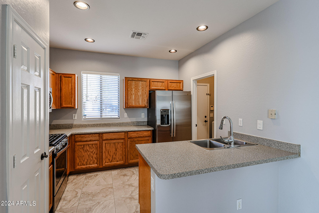 15301 N 138th Lane - Photo 4