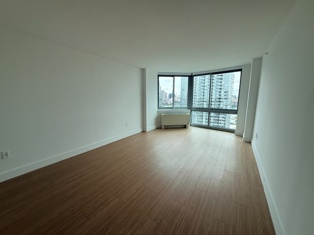Center Boulevard - Photo 11