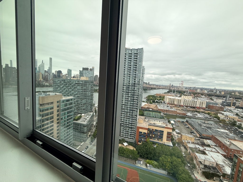 Center Boulevard - Photo 2