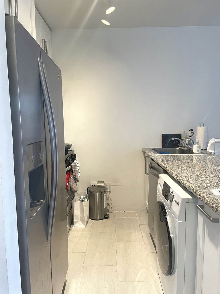 350 West 50th Street - Photo 8