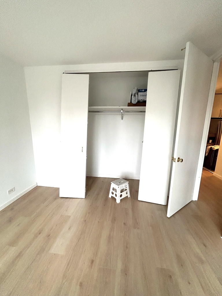 350 West 50th Street - Photo 3