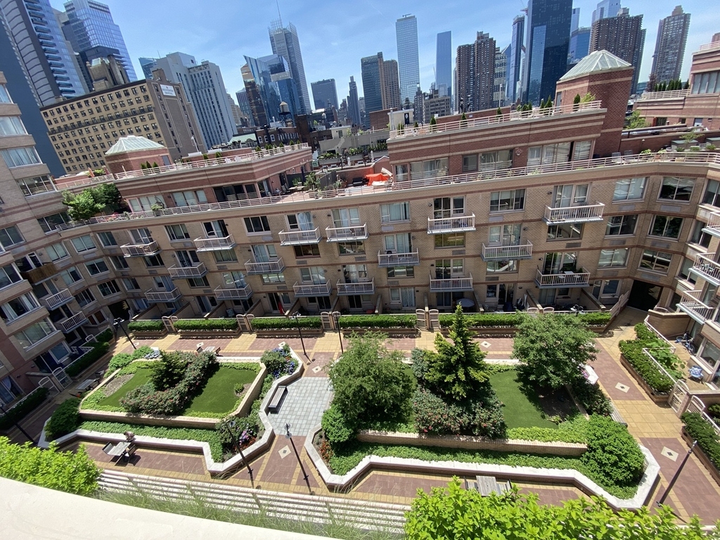 350 West 50th Street - Photo 9