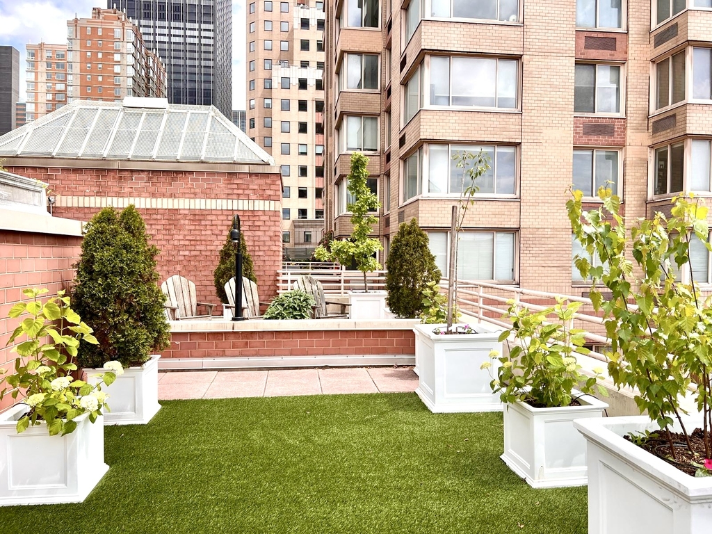 350 West 50th Street - Photo 11