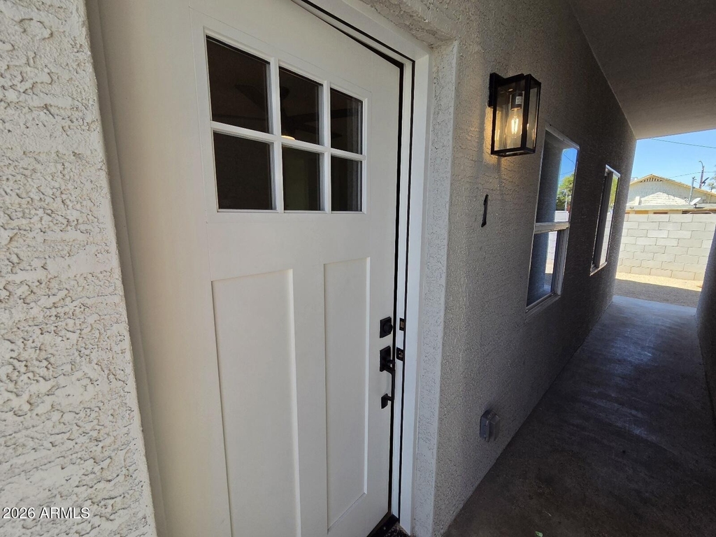 824 N 11th Avenue - Photo 2